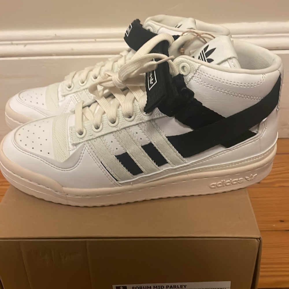 NWT Adidas high tops with Velcro accent
